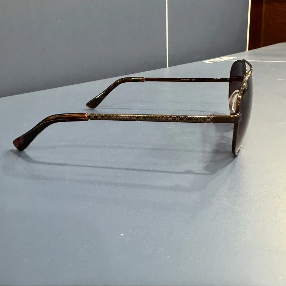 Oscar de la Renta Brown Aviator Sunglasses - Classic Metal Frame in Brown
